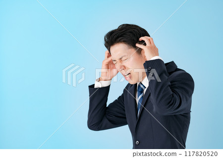 擔心的商人側身 117820520
