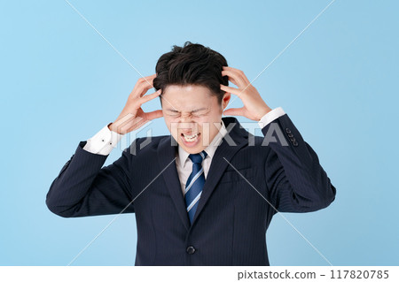 Businessman holding his head 117820785