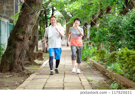 Senior couple doing running 117820831