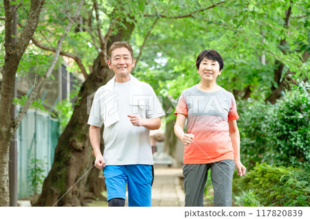 Senior couple doing running 117820839