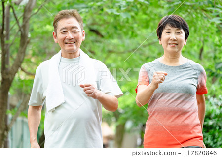Senior couple doing running Senior couple doing running 117820846
