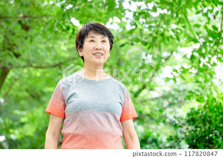 Senior woman walking 117820847