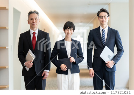 商務男人和女人的肖像 117821021