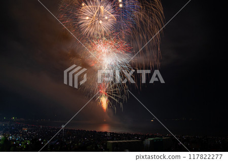 大型煙火為夏日夜空增添色彩 117822277