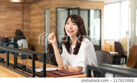 Smiling business woman doing desk work 117823888