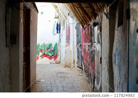 Old Town Algiers graffiti 117824983