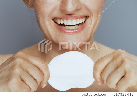 Closeup on modern woman with cotton pad 117825412