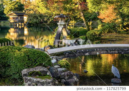 Autumn scenery of Kenrokuen 117825799