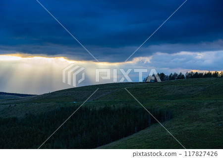 [Angel's Ladder] Angel's Ladder as seen from Kirigamine Plateau [Nagano Prefecture] 117827426