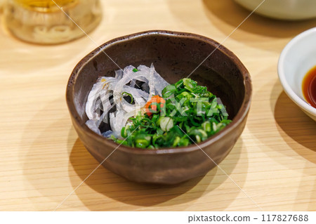 Salad of tiger pufferfish skin. A high-class pufferfish restaurant. You can taste large tiger pufferfish. April 2024 117827688