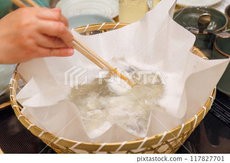 Fugu Chiri (hot pot with tiger pufferfish) A high-class pufferfish restaurant. You can taste large tiger pufferfish. April 2024 117827701