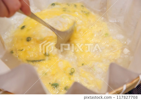 Fugu Chiri (a hot pot dish of tiger puffer fish) The final dish is a rice porridge with eggs added. A high-class puffer fish restaurant. Enjoy a large tiger puffer fish. 117827708