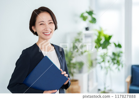 職業女性商業女性肖像 117827888