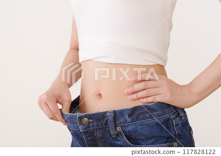 Slim and healthy female abdomen 117828122