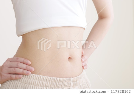 Slim and healthy female abdomen 117828162
