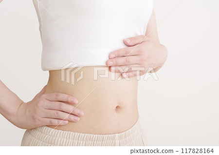 Slim and healthy female abdomen Slim and healthy female abdomen 117828164
