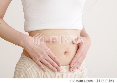 Slim and healthy female abdomen 117828165