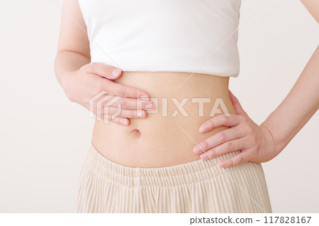 Slim and healthy female abdomen 117828167