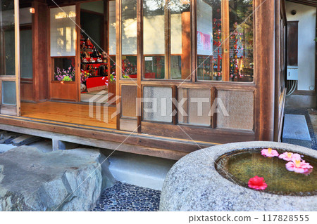 A Japanese-style garden with indoor Hina dolls and a tsukubai A Japanese-style garden with indoor Hina dolls and a tsukubai 117828555