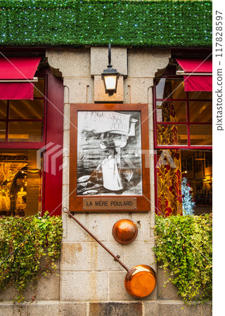 Mont Saint-Michel: Famous Omelette Shop Mont Saint-Michel: Famous Omelette Shop 117828597