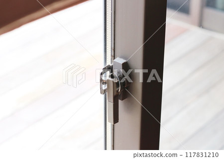 窗戶鎖，打開/關閉，窗扇新月形，從房間內上方查看 117831210