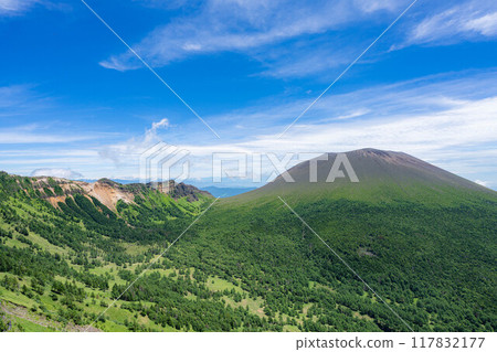 [Mountain material] Mt. Asama seen from Tommy's Head in summer [Nagano Prefecture] 117832177