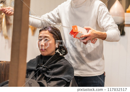 理髮師 美髮師 美女藝術家 117832517