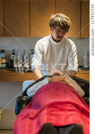 beautician, beauty artist, coiffeur 117832524