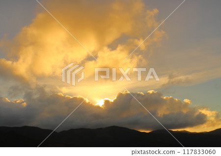 傍晚的天空,雲彩,日落,山脈 傍晚的天空,雲彩,日落,山脈 117833060