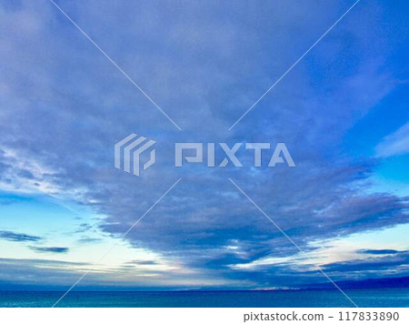 藍天、大海和雲彩 117833890