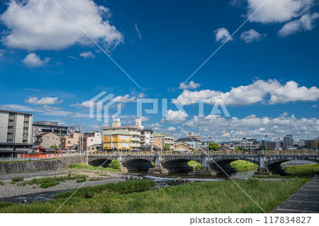 京都鴨川夏景七條大橋 117834827