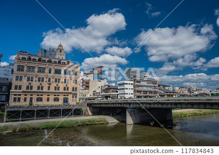 Summer scenery of Kamogawa River, Kyoto, near Shijo Ohashi Bridge Summer scenery of Kamogawa River, Kyoto, near Shijo Ohashi Bridge 117834843