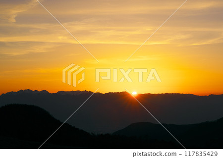 從美原眺望北阿爾卑斯山的日落 從美原眺望北阿爾卑斯山的日落 117835429