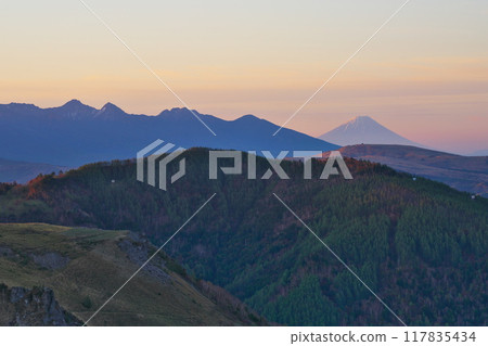 View of the Yatsugatake mountain range and Mt. Fuji from Utsukushigahara in the early morning 117835434