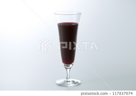 Grape drink in a glass_wine Grape drink in a glass_wine 117837074