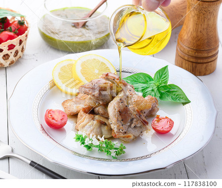 Sauteed chicken with pesto sauce 117838100