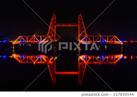 Illuminated lift bridge scenery: Chikugo River Lift Bridge, Morotomi, Saga City "The border between Saga and Fukuoka prefectures" Illuminated lift bridge scenery: Chikugo River Lift Bridge, Morotomi, Saga City "The border between Saga and Fukuoka prefectures" 117839144