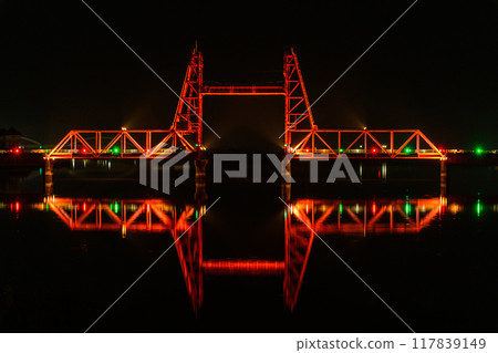 Illuminated lift bridge scenery: Chikugo River Lift Bridge, Morotomi, Saga City "The border between Saga and Fukuoka prefectures" 117839149