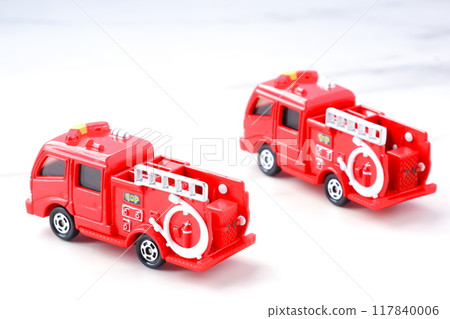 因發生火災,消防局出動的消防車(消防泵浦車) 因發生火災,消防局出動的消防車(消防泵浦車) 117840006