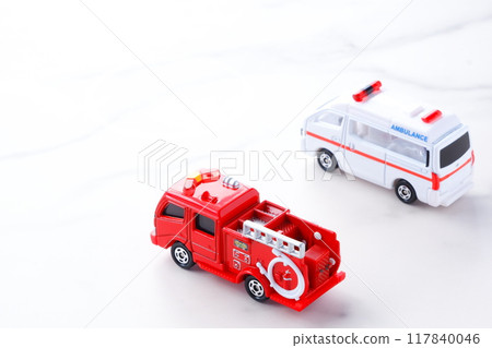 消防車(泵浦車)和救護車(PA合作)出動 消防車(泵浦車)和救護車(PA合作)出動 117840046