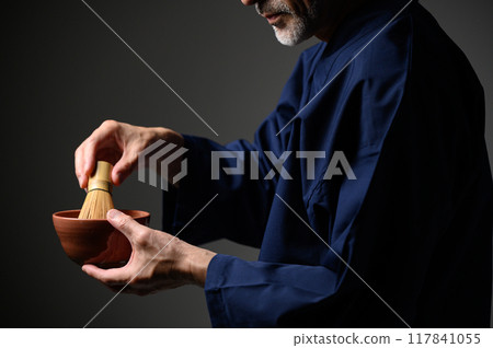 Man making tea 117841055