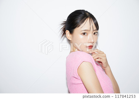 Casual makeup image of a young woman photographed against a white background 117841253