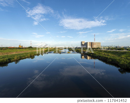 映照著風景的大和川沿岸風景 117841452