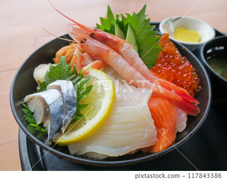 一碗米飯配生魚片!北海道稚內人氣自助餐廳的招牌菜單,使用大量新鮮海鮮 一碗米飯配生魚片!北海道稚內人氣自助餐廳的招牌菜單,使用大量新鮮海鮮 117843386