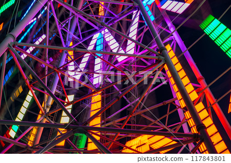 夜間摩天輪光軌 117843801