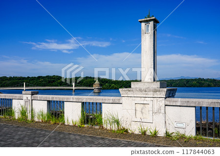 Water intake tower of the Yamaguchi Reservoir, also known as Lake Sayama, the source of water for Tokyo residents (Tokorozawa City and Iruma City, Saitama Prefecture) 117844063
