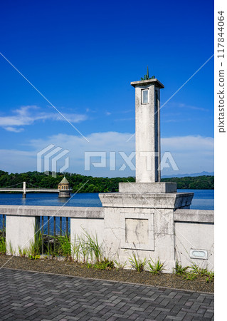 Water intake tower of the Yamaguchi Reservoir, also known as Lake Sayama, the source of water for Tokyo residents (Tokorozawa City and Iruma City, Saitama Prefecture) 117844064