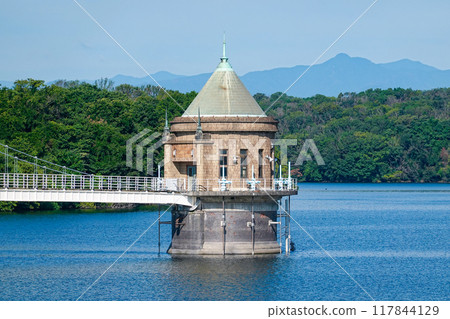 東京居民的水源:山口水庫(又稱狹山湖)取水塔(埼玉縣入間市所澤市) 東京居民的水源:山口水庫(又稱狹山湖)取水塔(埼玉縣入間市所澤市) 117844129