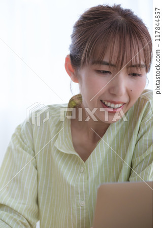 Young woman preparing to start a business in the office Young woman preparing to start a business in the office 117844857