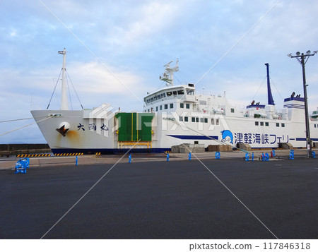 A large and stable ship 117846318